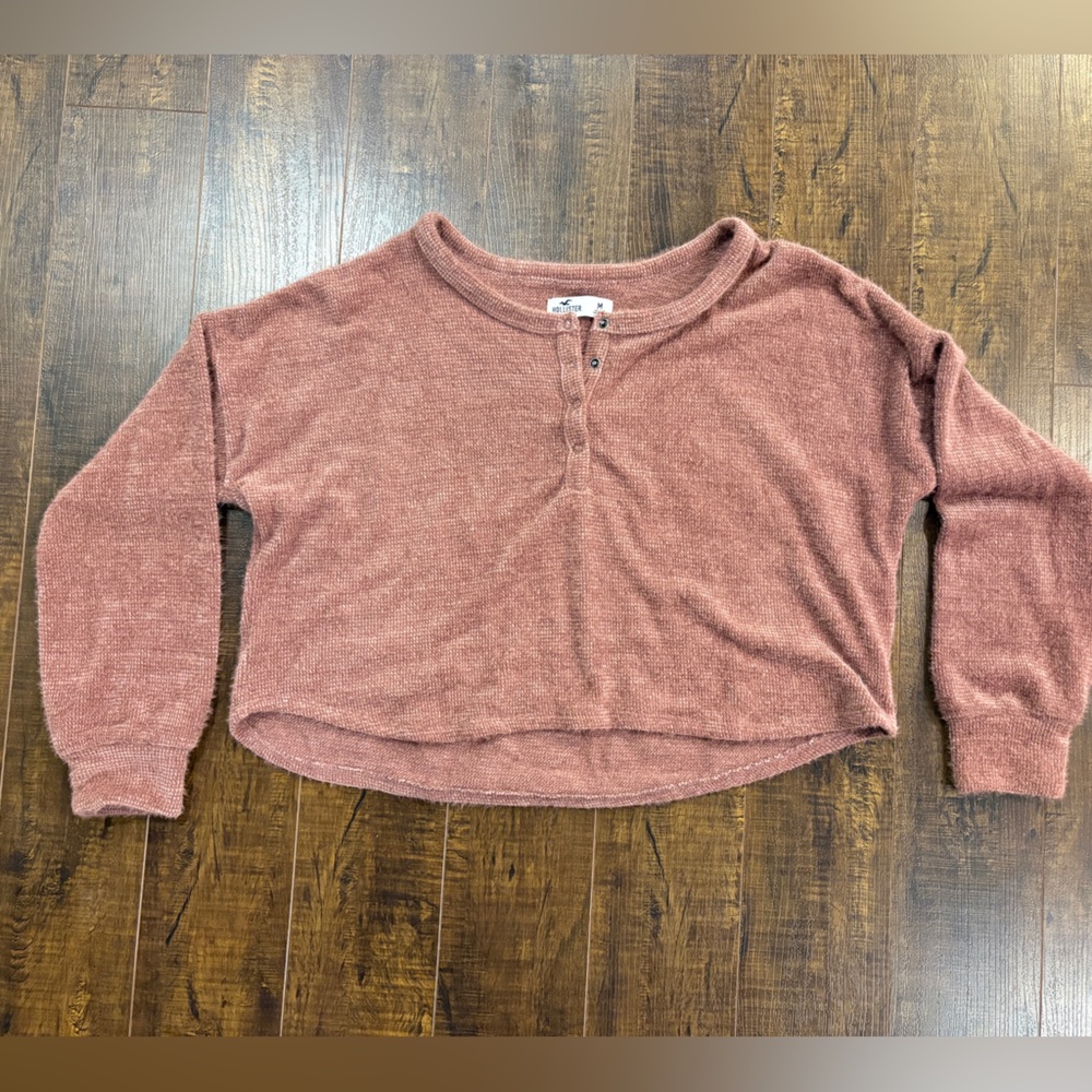 Hollister Women's‎ Medium Fuzzy Cropped Henley Sweater Dusty Rose